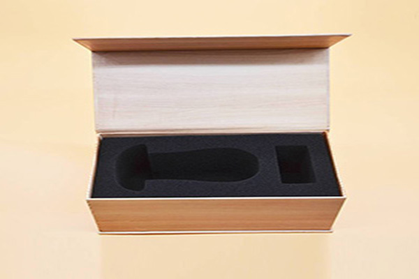 What are the functions of the packaging sponge?